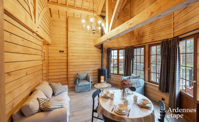 Charmante houten paalwoning boven een vijver in Vencimont, voor 4 personen