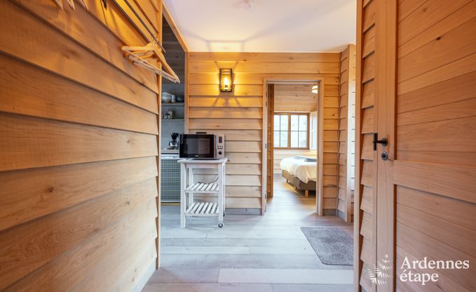 Bijzondere paalwoning voor 4 personen, op een vijver in Vencimont