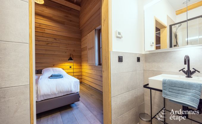 Bijzondere paalwoning voor 4 personen, op een vijver in Vencimont