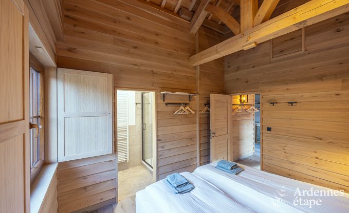 Bijzondere paalwoning voor 4 personen, op een vijver in Vencimont