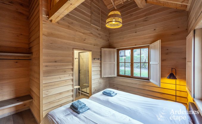 Bijzondere paalwoning voor 4 personen, op een vijver in Vencimont