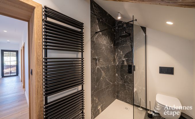 Comfortabel chalet in Vencimont voor 10 personen met moderne voorzieningen en priv�tuin in de Ardennen