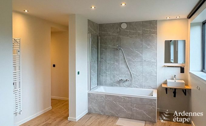 Ruime vakantiewoning in Vencimont voor 13 personen met 6 slaap- en badkamers en privtuin met trampoline en petanque