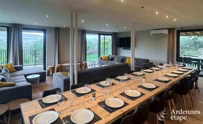 Ruime vakantiewoning voor 20 personen in Vencimont met 9 badkamers, sauna, infraroodcabine, speelruimte en priv�tuin in de Ardennen