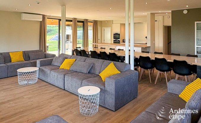 Ruime vakantiewoning voor 20 personen in Vencimont met 9 badkamers, sauna, infraroodcabine, speelruimte en priv�tuin in de Ardennen