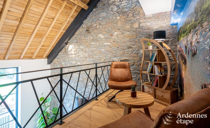 Vakantiehuis voor 3 koppels in Vencimont met 3 slaapkamers en 3 badkamers, bar en privtuin