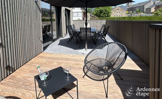 Vakantiehuis voor 3 koppels in Vencimont met 3 slaapkamers en 3 badkamers, bar en privtuin