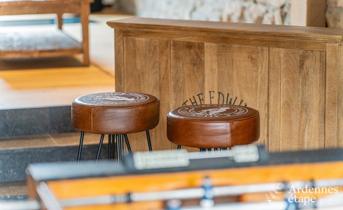 Vakantiehuis voor 3 koppels in Vencimont met 3 slaapkamers en 3 badkamers, bar en privtuin