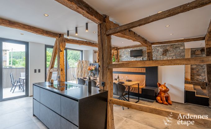 Vakantiehuis voor 3 koppels in Vencimont met 3 slaapkamers en 3 badkamers, bar en privtuin