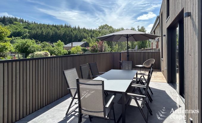 Vakantiehuis voor 3 koppels in Vencimont met 3 slaapkamers en 3 badkamers, bar en privtuin