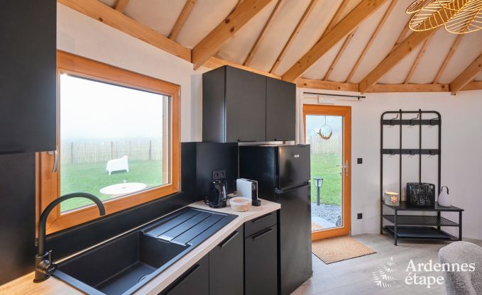 Origineel verblijf in een yurt in Vielsalm: omringd door weilanden, met tuin, opgemaakte bedden, 1 hond