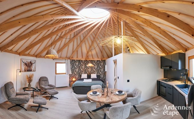 Origineel verblijf in een yurt in Vielsalm: omringd door weilanden, met tuin, opgemaakte bedden, 1 hond