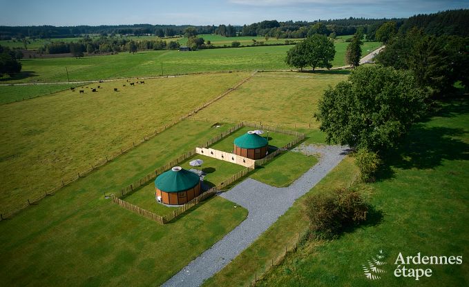 Origineel verblijf in een yurt in Vielsalm: omringd door weilanden, met tuin, opgemaakte bedden, 1 hond