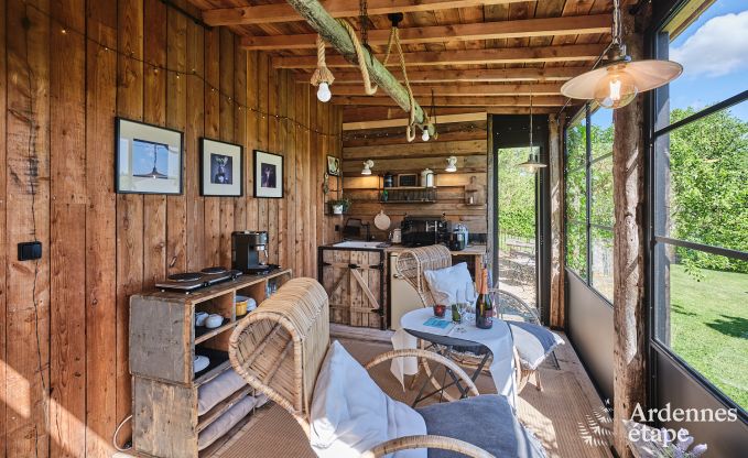 Romantische tiny house voor 2 personen met priv� jacuzzi, houtpelletkachel en tuin in Vielsalm, Ardennen