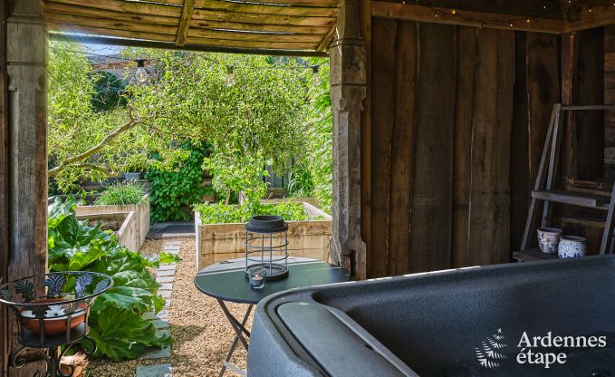 Romantische tiny house voor 2 personen met priv� jacuzzi, houtpelletkachel en tuin in Vielsalm, Ardennen