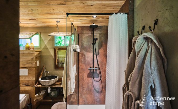 Romantische tiny house voor 2 personen met priv� jacuzzi, houtpelletkachel en tuin in Vielsalm, Ardennen