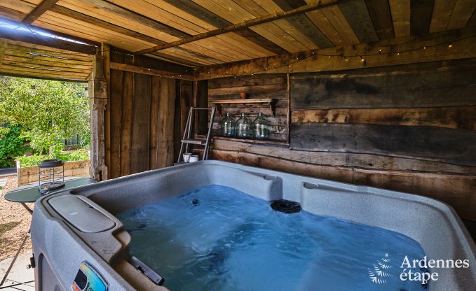Romantische tiny house voor 2 personen met priv� jacuzzi, houtpelletkachel en tuin in Vielsalm, Ardennen