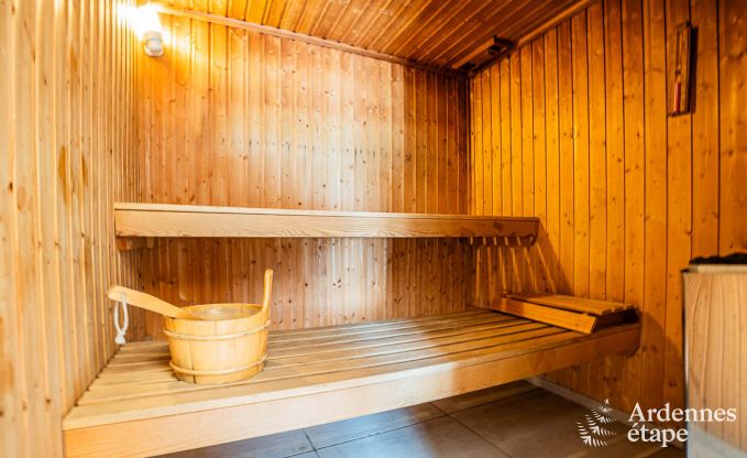 Luxe villa in Vielsalm voor 20 personen met 7 slaapkamers, binnenzwembad, sauna en priv�tuin