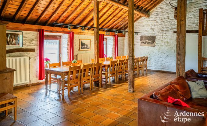 Luxe villa in Vielsalm voor 20 personen met 7 slaapkamers, binnenzwembad, sauna en priv�tuin