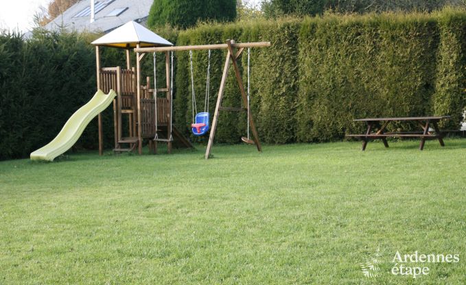 Groot vakantiehuis vlakbij Vielsalm voor 21 personen met 7 slaapkamers, 4 badkamers, speelruimte en privtuin