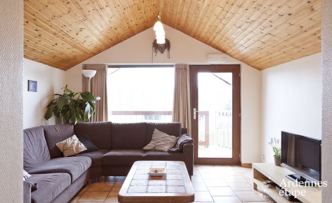 Groot vakantiehuis vlakbij Vielsalm voor 21 personen met 7 slaapkamers, 4 badkamers, speelruimte en priv�tuin