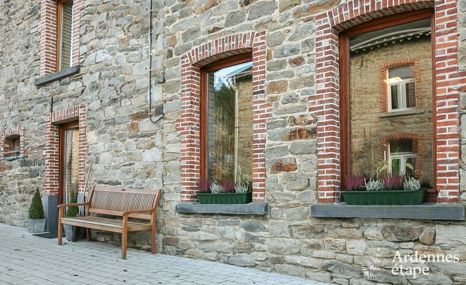 Groot vakantiehuis vlakbij Vielsalm voor 21 personen met 7 slaapkamers, 4 badkamers, speelruimte en priv�tuin