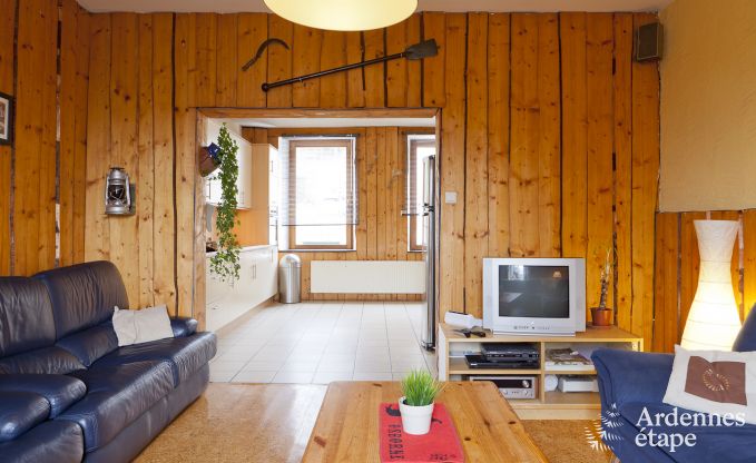 Groot vakantiehuis vlakbij Vielsalm voor 21 personen met 7 slaapkamers, 4 badkamers, speelruimte en priv�tuin