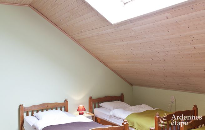 Groot vakantiehuis vlakbij Vielsalm voor 21 personen met 7 slaapkamers, 4 badkamers, speelruimte en priv�tuin