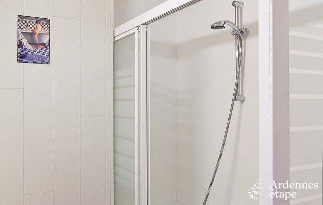 Groot vakantiehuis vlakbij Vielsalm voor 21 personen met 7 slaapkamers, 4 badkamers, speelruimte en priv�tuin