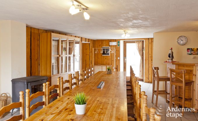 Groot vakantiehuis vlakbij Vielsalm voor 21 personen met 7 slaapkamers, 4 badkamers, speelruimte en priv�tuin