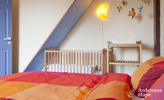 Groot vakantiehuis vlakbij Vielsalm voor 21 personen met 7 slaapkamers, 4 badkamers, speelruimte en priv�tuin