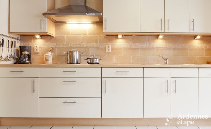 Groot vakantiehuis vlakbij Vielsalm voor 21 personen met 7 slaapkamers, 4 badkamers, speelruimte en priv�tuin