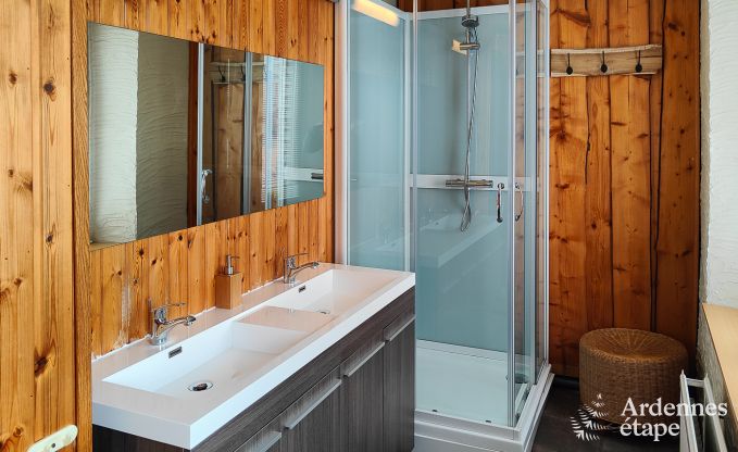 Groot vakantiehuis vlakbij Vielsalm voor 21 personen met 7 slaapkamers, 4 badkamers, speelruimte en priv�tuin