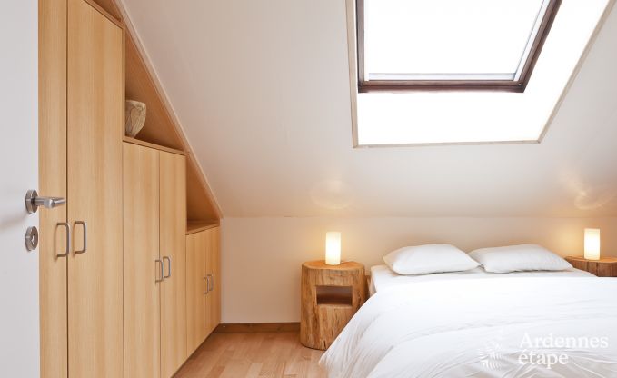 Groot vakantiehuis vlakbij Vielsalm voor 21 personen met 7 slaapkamers, 4 badkamers, speelruimte en priv�tuin