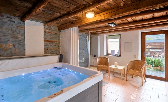 gezellige vakantiewoning met 5 slaapkamers, jacuzzi, sauna en priv� tuin in Vielsalm Ardennen