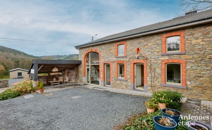 gezellige vakantiewoning met 5 slaapkamers, jacuzzi, sauna en priv� tuin in Vielsalm Ardennen