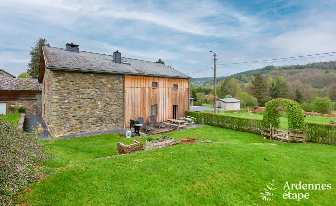 gezellige vakantiewoning met 5 slaapkamers, jacuzzi, sauna en priv� tuin in Vielsalm Ardennen