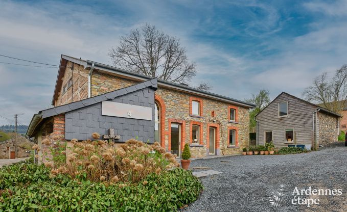 gezellige vakantiewoning met 5 slaapkamers, jacuzzi, sauna en priv� tuin in Vielsalm Ardennen