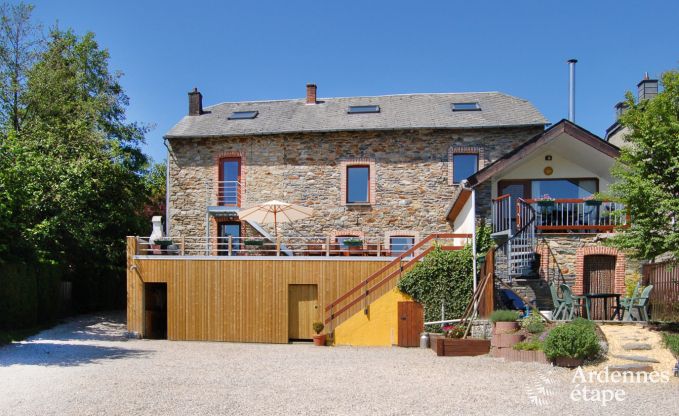 Groot vakantiehuis vlakbij Vielsalm voor 21 personen met 7 slaapkamers, 4 badkamers, speelruimte en privtuin