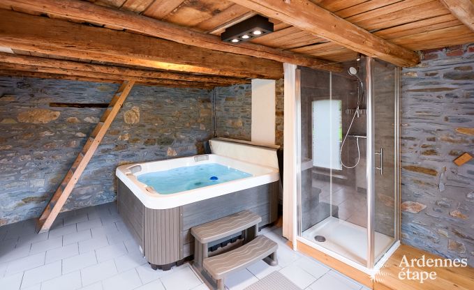 gezellige vakantiewoning met 5 slaapkamers, jacuzzi, sauna en priv� tuin in Vielsalm Ardennen