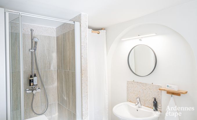 Onvergetelijk verblijf in Villers-en-Fagne: Vakantiehuis met sauna, jacuzzi, overdekt buitenzwembad en adembenemend uitzicht in de Ardennen.