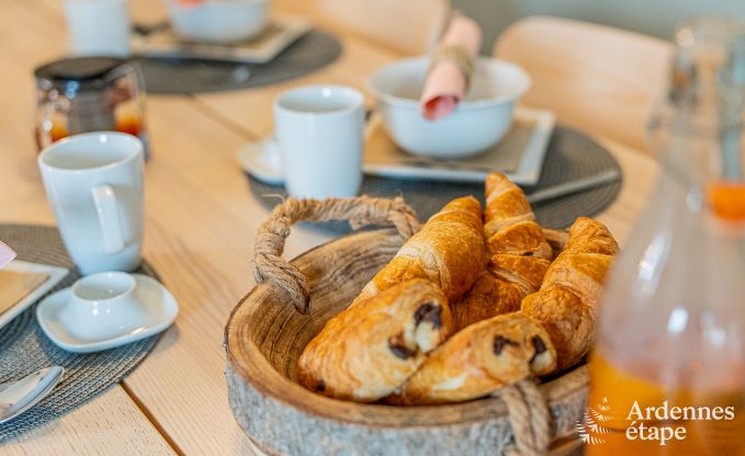 Onvergetelijk verblijf in Villers-en-Fagne: Vakantiehuis met sauna, jacuzzi, overdekt buitenzwembad en adembenemend uitzicht in de Ardennen.