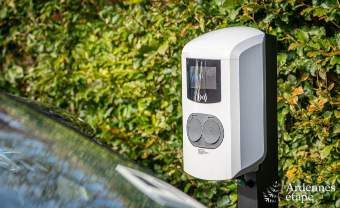 Onvergetelijk verblijf in Villers-en-Fagne: Vakantiehuis met sauna, jacuzzi, overdekt buitenzwembad en adembenemend uitzicht in de Ardennen.