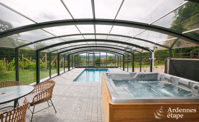 Onvergetelijk verblijf in Villers-en-Fagne: Vakantiehuis met sauna, jacuzzi, overdekt buitenzwembad en adembenemend uitzicht in de Ardennen.