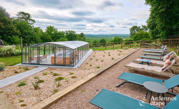 Onvergetelijk verblijf in Villers-en-Fagne: Vakantiehuis met sauna, jacuzzi, overdekt buitenzwembad en adembenemend uitzicht in de Ardennen.