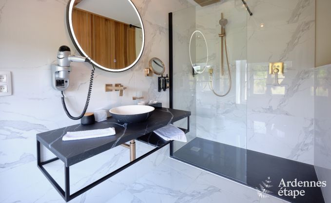 Comfortabele vakantiewoning voor 10 personen in Villers-en-Fagne met overdekt buitenzwembad en jacuzzi