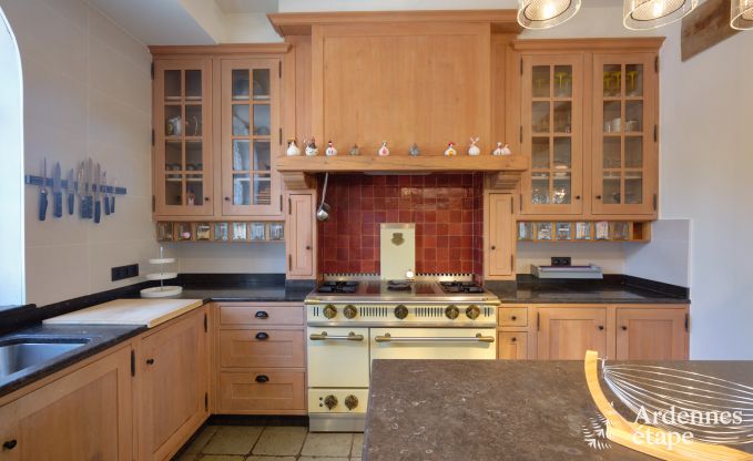 Comfortabele vakantiewoning voor 10 personen in Villers-en-Fagne met overdekt buitenzwembad en jacuzzi