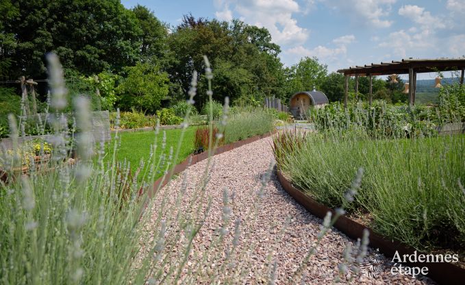 Comfortabele vakantiewoning voor 10 personen in Villers-en-Fagne met overdekt buitenzwembad en jacuzzi