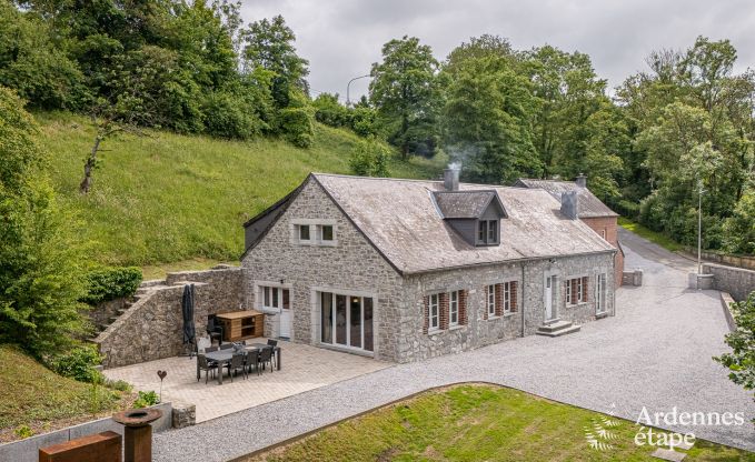 Luxueus ingericht vakantiehuis in Virelles voor 9 personen met open haard