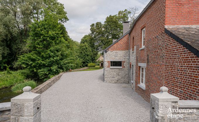 Luxueus ingericht vakantiehuis in Virelles voor 9 personen met open haard